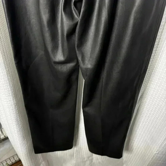 NEW Levi’s Math Club Slacks Women’s 25x27 Black Faux Leather Flare Pants NWT - Picture 8 of 13